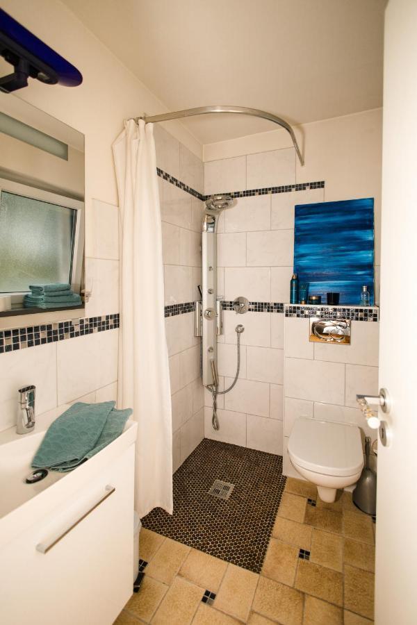 Modernes und gemütliches Designerzimmer Karlsbad Exterior foto